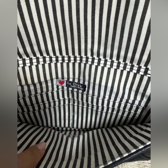 La Diva Italian design envelope Clutch/crossbody with Matte Finish - Picture 4 of 5